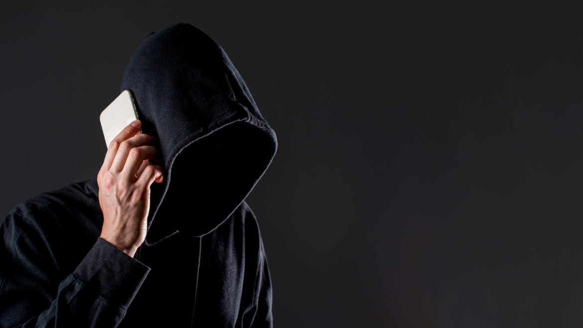 Avoid Losing Money To Scammers In Singapore, They Even Pose As Police Officers