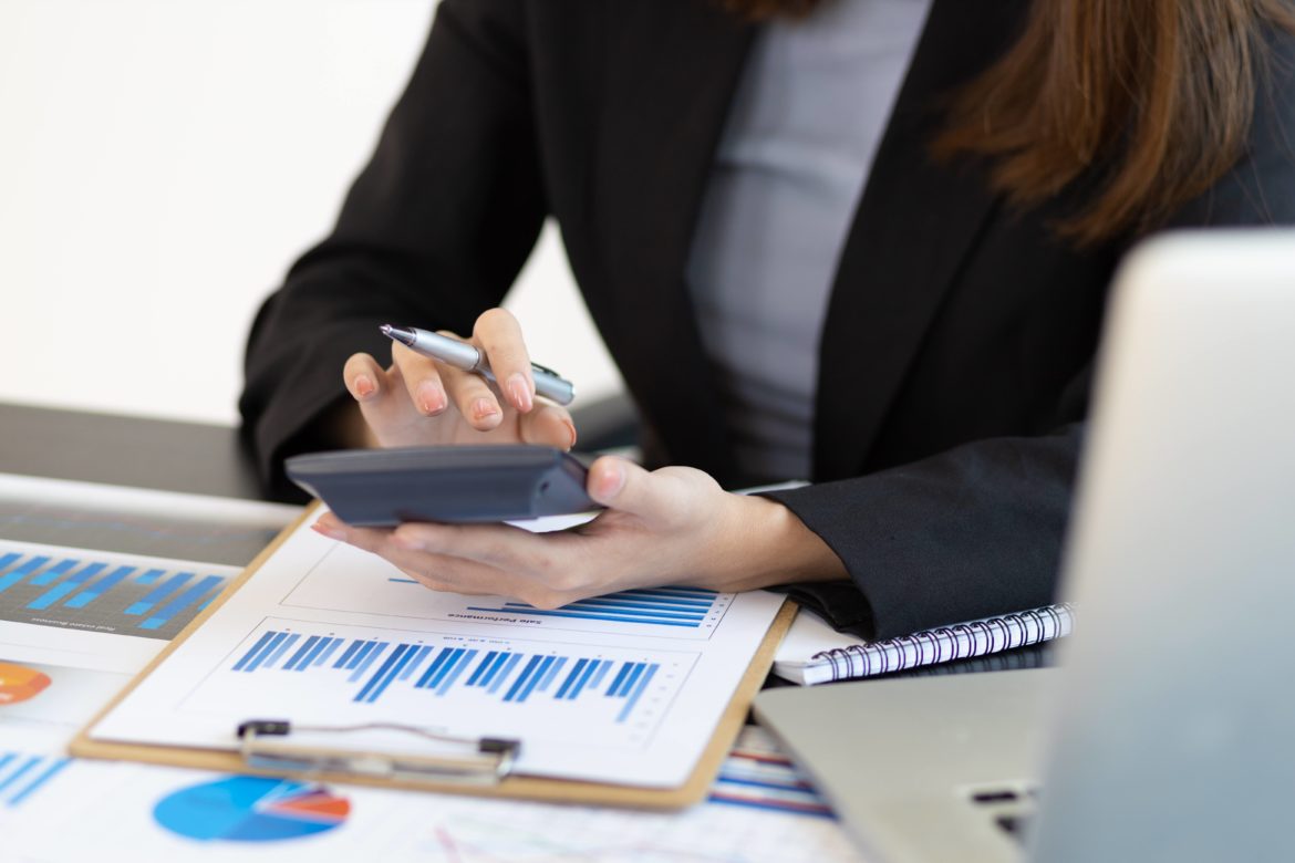 financial expert doing calculations